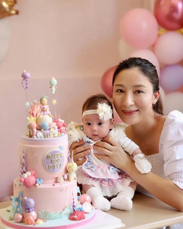 正面|杨怡女儿正面照 女儿小珍珠看起来软萌可爱