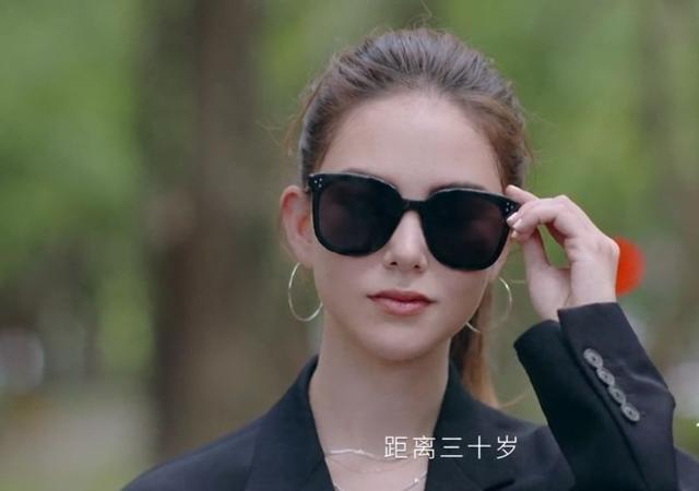 海洋馆成明星家庭旅游胜地，昆凌带儿女现身打卡，海瑟薇初成长