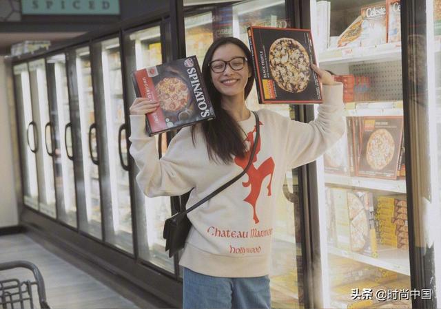 学拍毕业照｜跟李沁、张雨绮、赵露思摆“pose”，用新姿势解锁青春纪念册