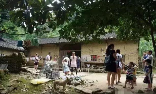 21年生15个孩子，75岁老汉成网红，如今一家17口过