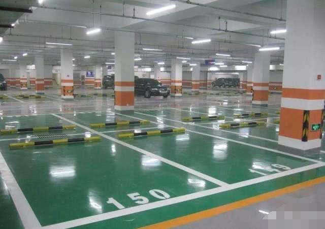 男子一口气买327个车位，加价10万转卖，业主不淡