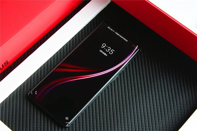 OnePlus 8 Pro深度体验！高素质屏幕下的真安卓旗舰