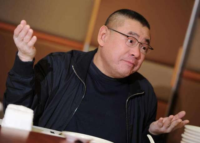 刘鸣炜净身出户，股份全卖给甘比，其实刘銮雄