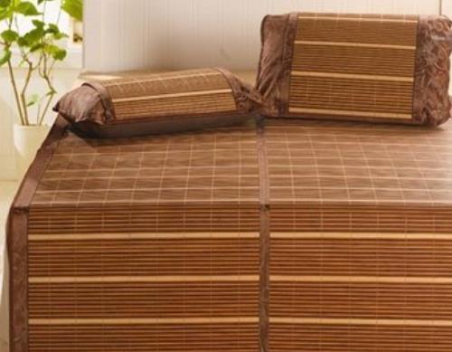 你还在睡草席和竹席吗？夏天选凉席认准冰丝席，不开空调也能睡好