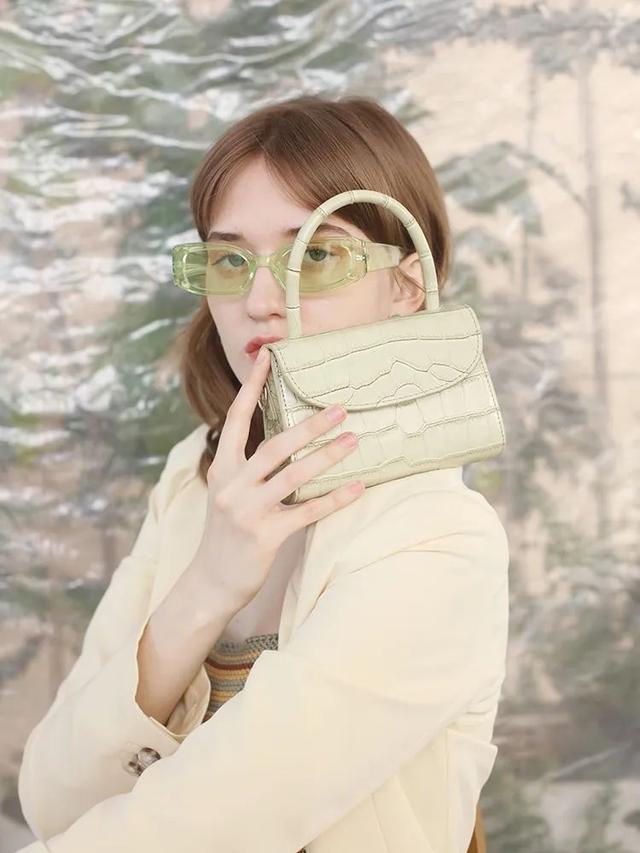 这 几 款春夏包包，背出去一定会被夸好看