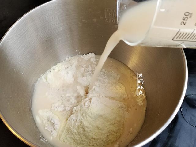 热天，这小馒头我每周必做一次，10分钟做好，孩子2口一个