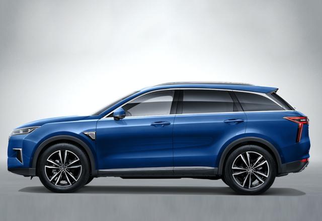 东风终于甩出“杀手锏”！轴距超2米7，后排放倒就是床，6.1个油