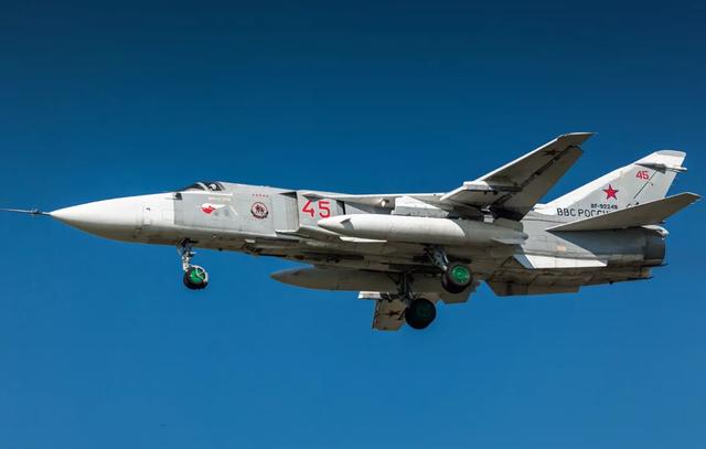 苏24战机堪称经典，搭载庞大炸弹量，已服役超千