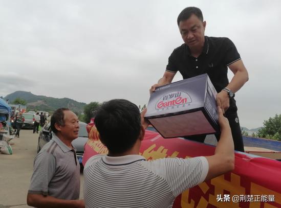 湖北武穴陈昌明：“大家，辛苦了！御江集团看你们来啦！”