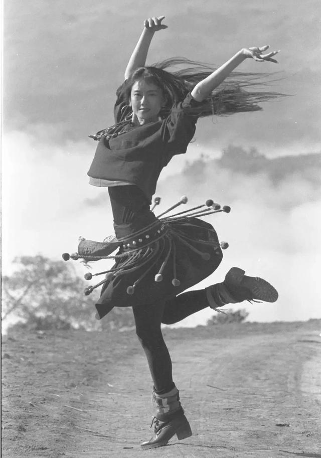 62岁杨丽萍：她一出道就自带光环，熟龄天真下是极致女权主义！