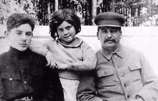 �¾�Ԫ˧��¬˹Ͷ�����������������£�һֱ�ò����¹����½�