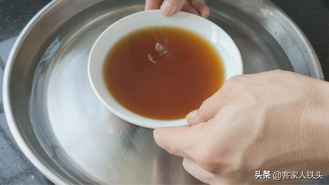 夏日冰爽菊花糕，外面吃6块1碗，在家做一锅8块，好吃下火还解暑