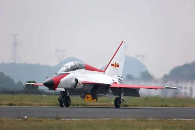 003型航母?jìng)鱽?lái)好消息，新型艦載機(jī)準(zhǔn)備上艦，補(bǔ)齊一個(gè)關(guān)鍵短板