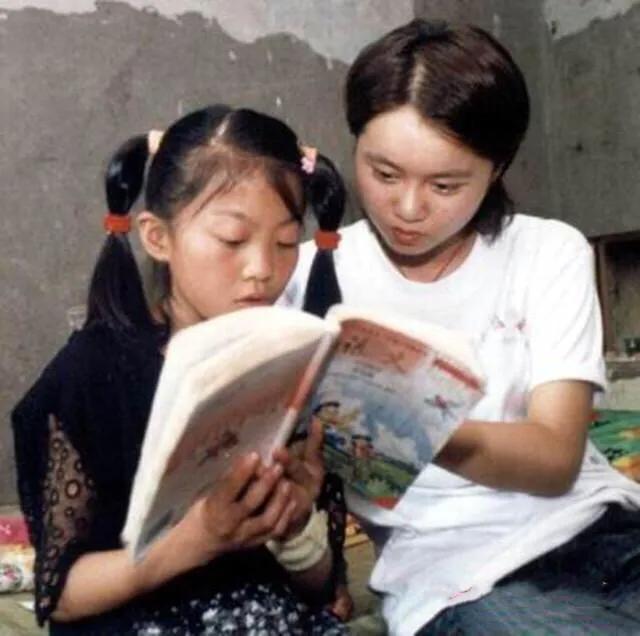 希望工程当年救助的“大眼睛女孩”，如今踏入