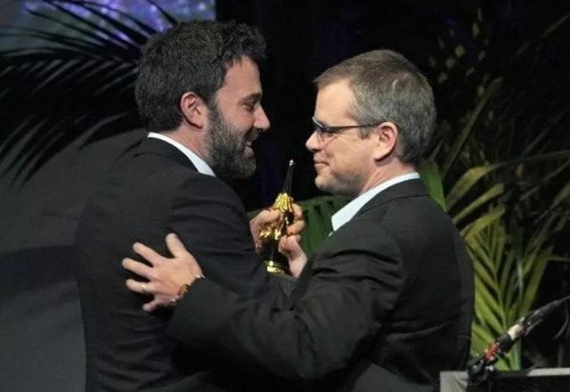 从穷小子一起熬到百亿巨星，官宣40年，连妻子都酸：你们俩过得了