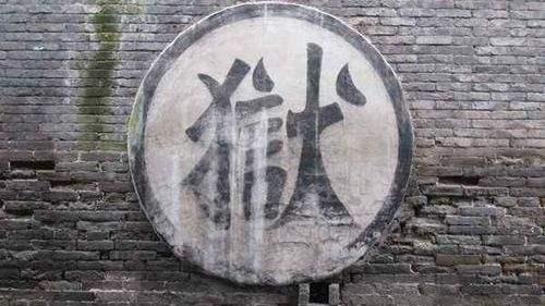 去银行存钱，职员错把1万打成100万，“离柜概不