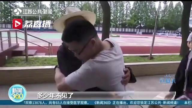 好心有好报！女子跳河，流浪汉上前救了人 民警：为你寻亲