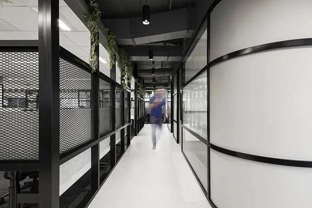 軟件公司Deswik布里斯班辦公室設計：暗調優(yōu)雅，高端大氣