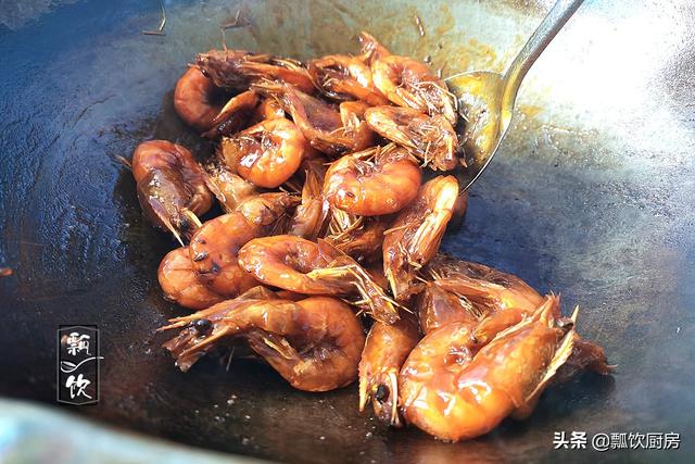 爱吃虾做不出好味道，按照这做法，让人胃口大开，连皮都吃掉