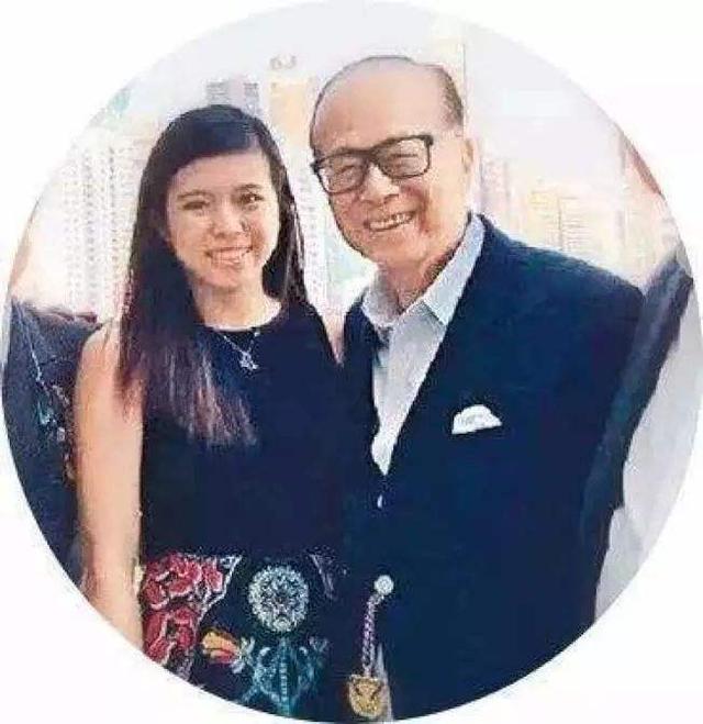 李嘉诚只有两个儿子，却把家产分成3份，她最受