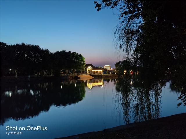 OnePlus 8 Pro深度体验！高素质屏幕下的真安卓旗舰