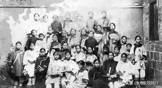 罕见老照片：18世纪末清朝各地的女子学校，最后一张很有意义