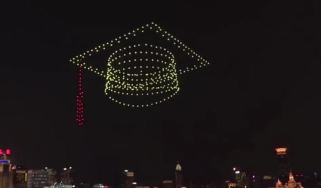 【400架】复旦大学400架无人机送别毕业生 又是一年毕业季