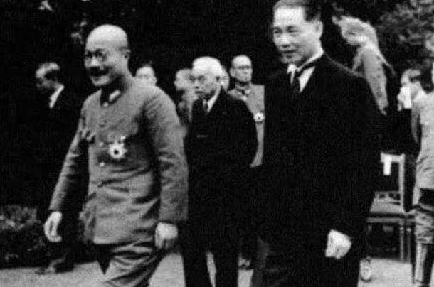 汪精卫儿子回国扫墓，见父亲的跪像，留下9个字