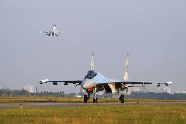 有了歼20的解放军，为啥还要进口四代机？