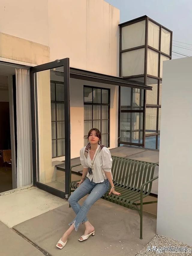 细高跟和平底鞋out了，夏天最受欢迎的是粗跟鞋