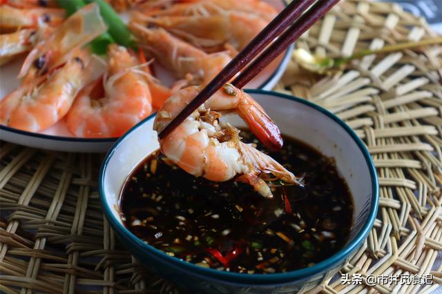 鲜虾，用水煮鲜味就跑了！海边渔民教你一招，虾肉不柴，鲜香软滑