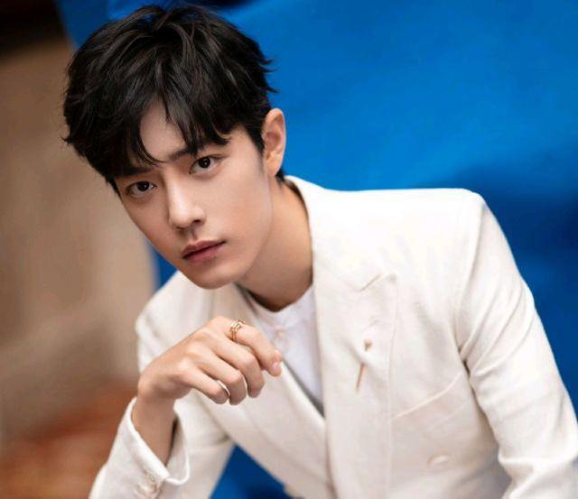 肖战倡导大家每天捐100块做公益惹众怒，对不起！这次我挺肖战了