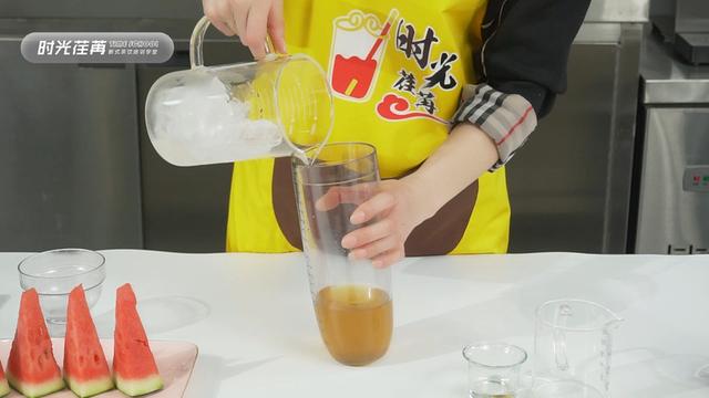 挑西瓜，别再用拍的了，教你三个技巧，挑出皮