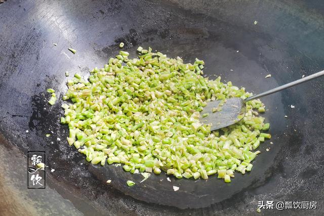 夏天吃这饭正当时，简单一焖好吃养胃，放开肚子吃都不担心血糖值
