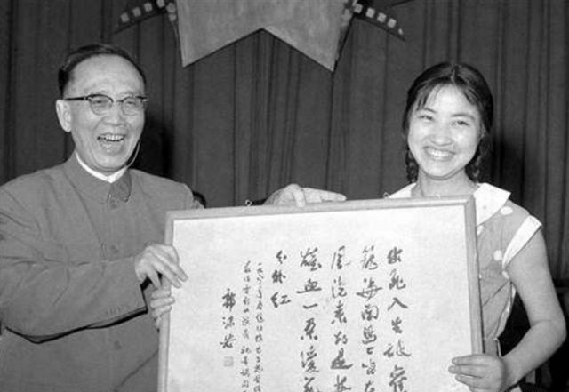 文坛交锋的“战争”，郭沫若用4个字怼鲁迅，鲁