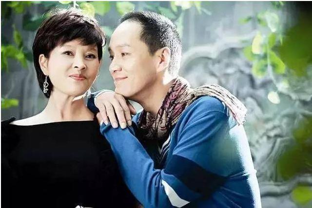 比“容嬷嬷”被人扔鸡蛋还惨，这个男人，因出