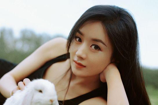 年当过书模的女星，赵丽颖青涩，鞠婧祎认不出，热巴才是纯天然