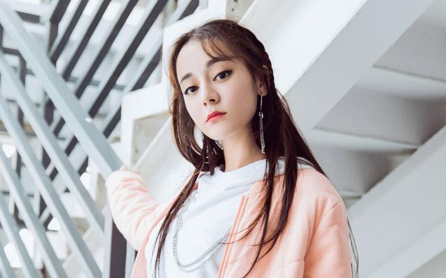 杨幂附体？迪丽热巴《长歌行》路透，发际线是认真的吗？