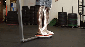 可全身扫描的智能体重秤，轻轻一站，帮你判断