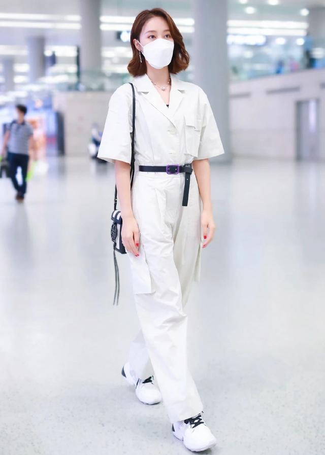 被蓝盈莹美到了，《浪姐》初舞台好惊艳，私服