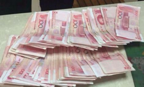 同学聚会，班长提议给车祸同学捐钱，25人捐4万