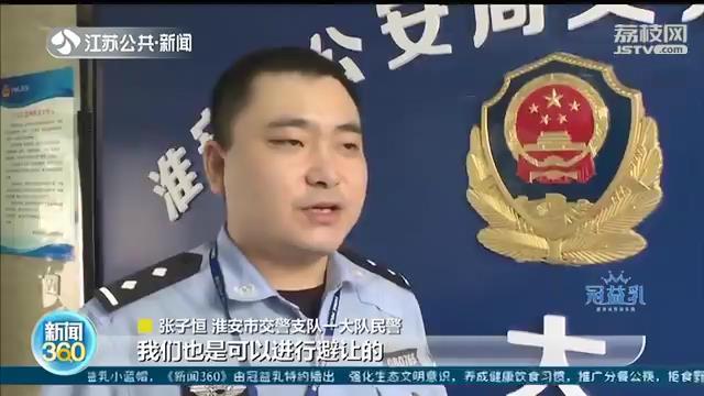 及时！救护车遭遇晚高峰 交警37秒开辟“生命通道”