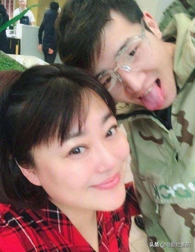 追砍前夫、家暴女儿？前夫爆料将李菁菁又一次