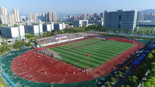 五百强合作单位多，还是全川唯一一所电子信息类公办高等职业院校