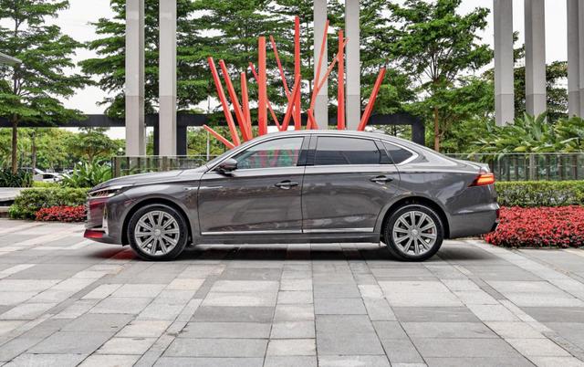 继红旗H9之后，新GA8也亮相了，车长超5米配2.0T，