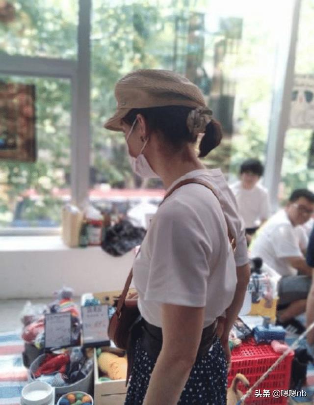 孙俪是画室年龄最大的学员，等等小花妹妹是同学，母子三人同框学