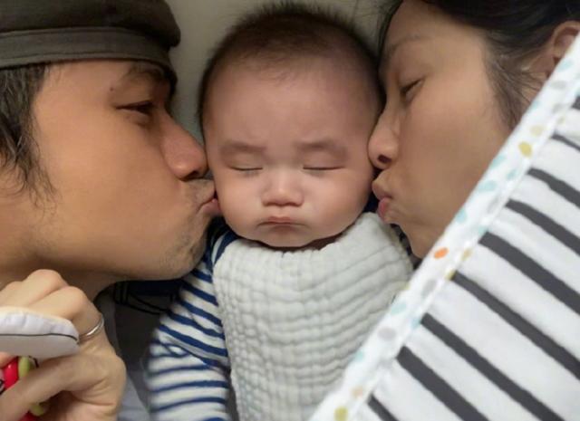 古巨基升级当爸，儿子发育得很健壮，52岁妻子生完孩子后却很沧桑