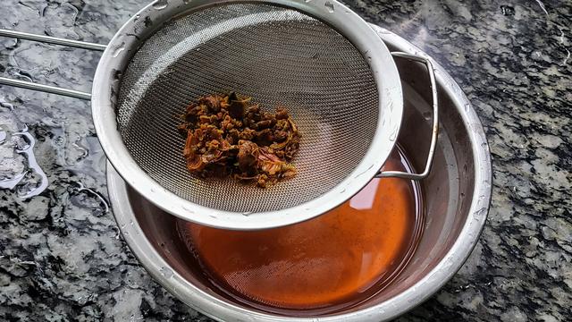 爱吃鸡翅试试这个做法，家人吃了都说好，简单美味又好吃