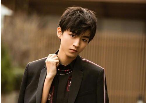 当明星甩掉偶像包袱，王俊凯高冷只是表象，陆