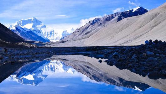 听说珠穆朗玛峰还在长高，它能长到2万米吗？